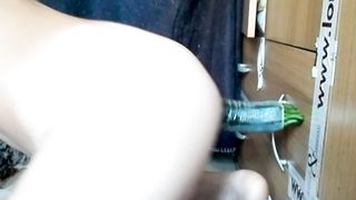 Un bel cetriolo nel culo