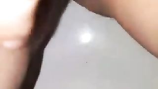 Sgrillettata sul bidet