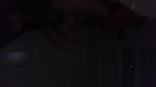 Mi massaggia il glande fino a farmi sborrare