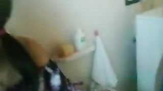 Daniela prova il suo primo ingoio...non ci riesce...