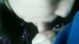 Daniela prova il suo primo ingoio...non ci riesce...