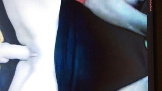 Cam girl tettona monta un dildo