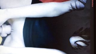 Cam girl tettona monta un dildo