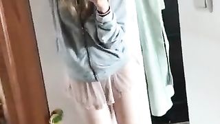 Selfie troietta con gli occhiali