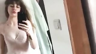 Anteprima del video: Selfie troietta con gli occhiali