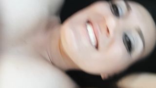 Una fighetta tutta rasata da scopare e leccare