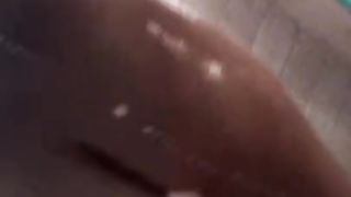 Alessia la mia compagna fa la doccia