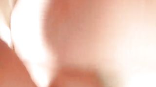 Si trastulla la passera e poi arrivo io a scoparla