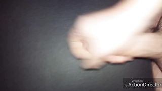 Sborro pensando di leccare una fica bagnata