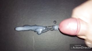 Sborro pensando di leccare una fica bagnata