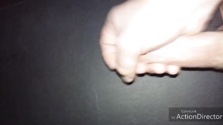 Sborro pensando di leccare una fica bagnata