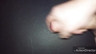 Sborro pensando di leccare una fica bagnata