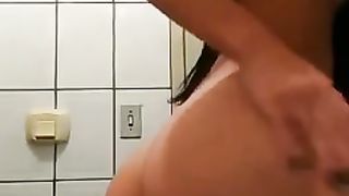 Si diverte a farmi eccitare