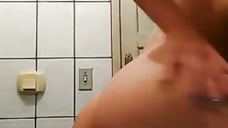 Si diverte a farmi eccitare