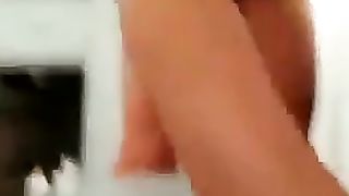 Si diverte a farmi eccitare