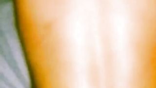 Lui va al bar... io mi scopo la sua tipa !