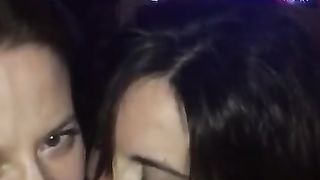 Un amico con due troie spagnole