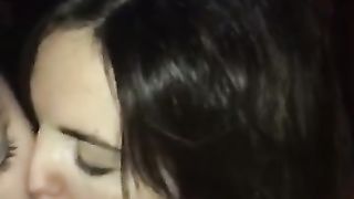 Un amico con due troie spagnole