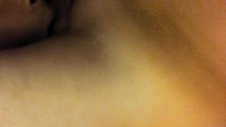 Eva succhia il cazzo sino in gola e si fa riempire il viso di sborra