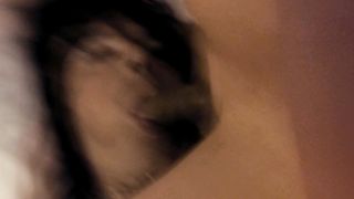 Eva succhia il cazzo sino in gola e si fa riempire il viso di sborra