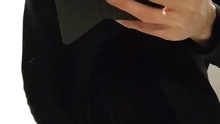 Dopo pranzo ho voglia di una sega mentre mi vedo un porno