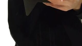 Dopo pranzo ho voglia di una sega mentre mi vedo un porno