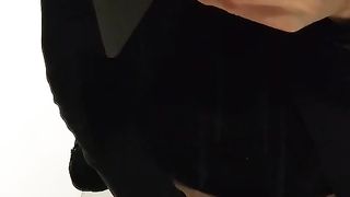 Dopo pranzo ho voglia di una sega mentre mi vedo un porno