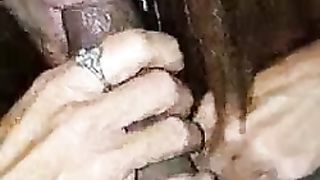 Un bellissimo pompino da una vecchia esperta del sesso orale