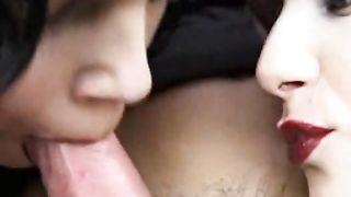 Doppio pompino da ragazze col rossetto