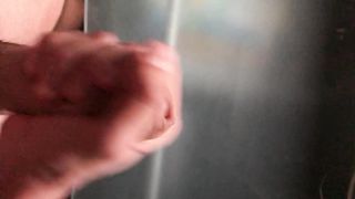 Mi faccio una sega e sborro