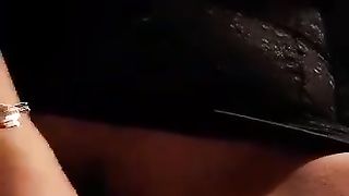 ARIANNA LA PORCA GODE ANCORA