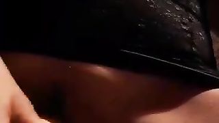 ARIANNA LA PORCA GODE ANCORA