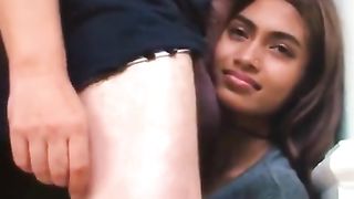 Cazzo enorme in bocca a una gran figa