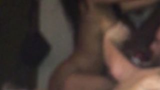 Anteprima del video: Fa scopare quella tettona di sua moglie