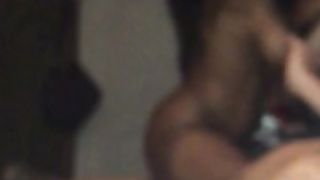 Fa scopare quella tettona di sua moglie