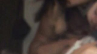 Fa scopare quella tettona di sua moglie