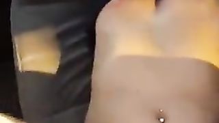 Coppia scopa in auto