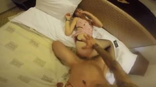 Scopata in una stanza d'hotel