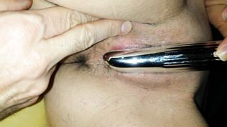 Fighetta appena depilata e vibratore...la zoccola si fa filmare la figa in primo piano