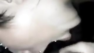 Pompino da fighetta coi tatuaggi