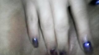 Le masturbo la figa con le dita