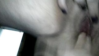 Le masturbo la figa con le dita