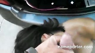 Bella teen aspetta la sborra in faccia