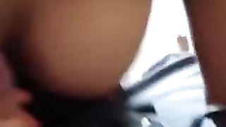 Gli mette il cazzo tra le sue tettone