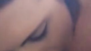 Gli mette il cazzo tra le sue tettone