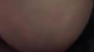 Gli mette il cazzo tra le sue tettone