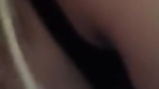 Gli mette il cazzo tra le sue tettone