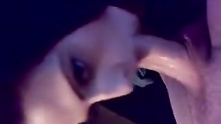 Brunetta brava a far pompini