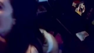 Brunetta brava a far pompini