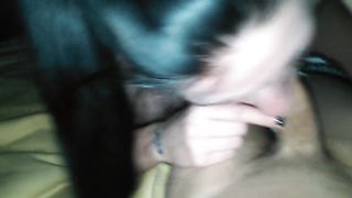 Lei gli succhia le palle